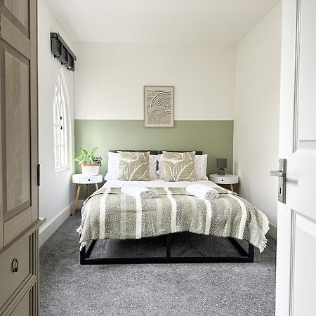 Stylish & Spacious City Centre 3-Bedroom Townhouse - Sleeps 6 Кэнтербари Экстерьер фото