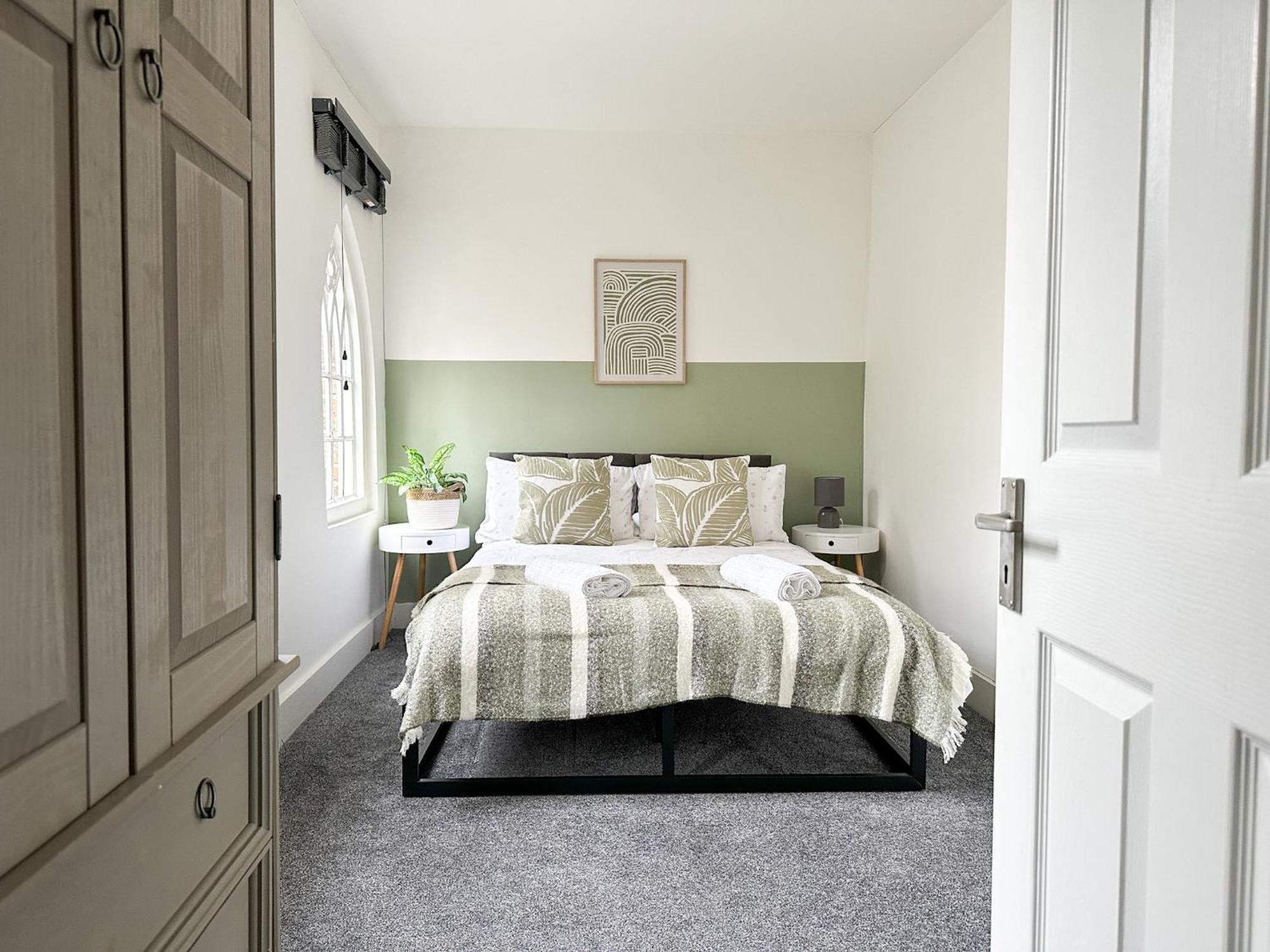 Stylish & Spacious City Centre 3-Bedroom Townhouse - Sleeps 6 Кэнтербари Экстерьер фото